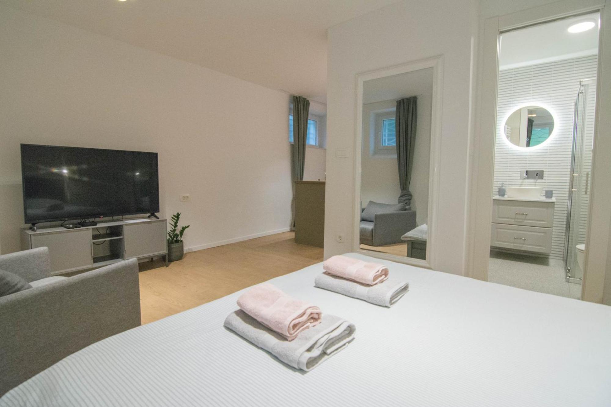 Romiru Rooms And Studio Apartment Split Kültér fotó